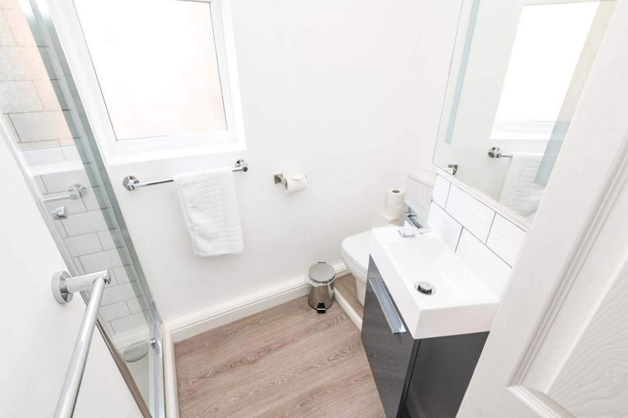 Elegant And Modern 5 Bed House I Pass The Keys Сasa de vacaciones *